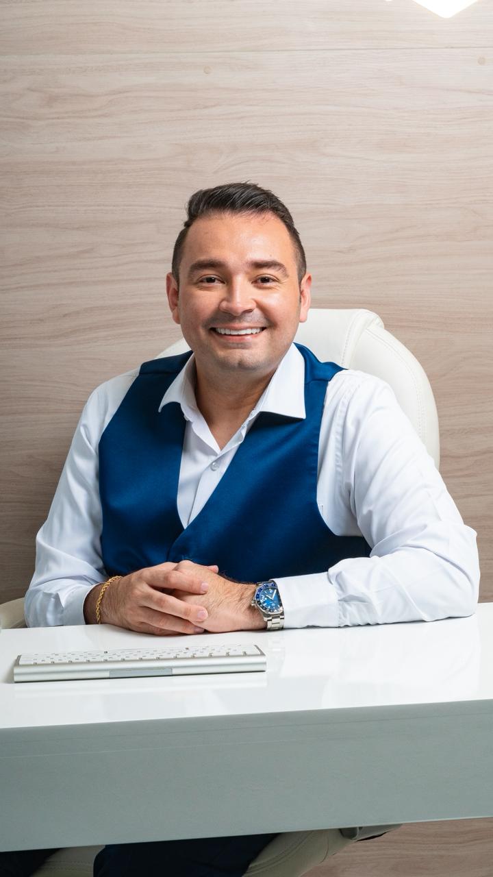 Dr. Sebastián López